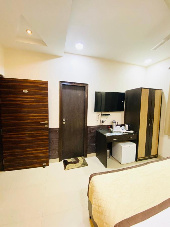Hotel Pradeep Palace Gorakhpur Εξωτερικό φωτογραφία