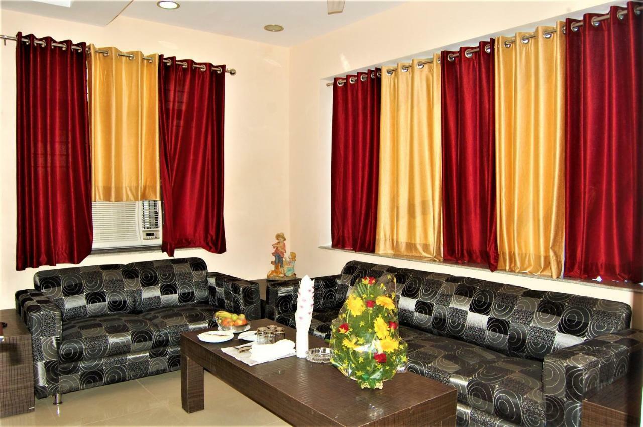 Hotel Pradeep Palace Gorakhpur Εξωτερικό φωτογραφία